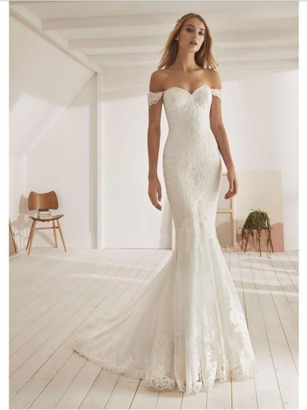 Pronovias Off-Shoulder White Lace Mermaid Wedding Dress